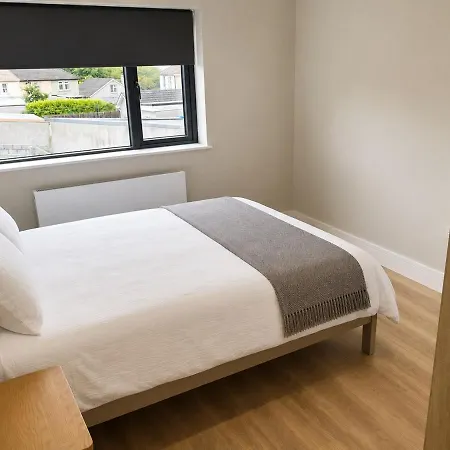 Spacious Townhouse Near Semple Stadium