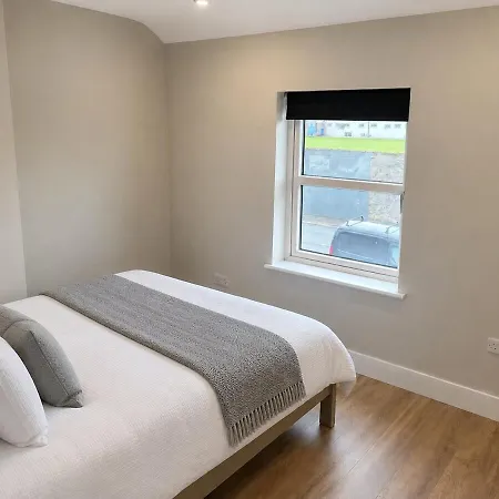 Spacious Townhouse Near Semple Stadium